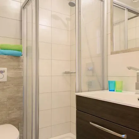 Ambiente アパート フラッハウ